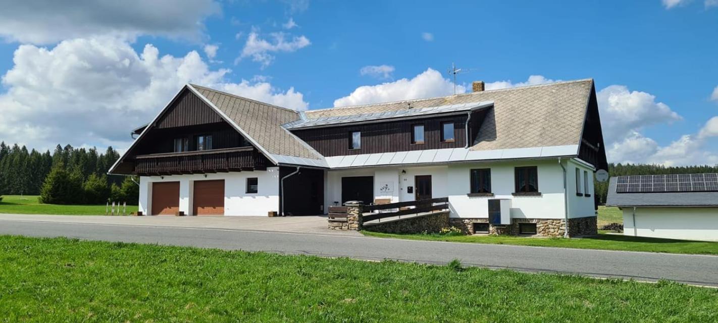 Horska Kvilda - Ubytovani U Chvalu Buitenkant foto